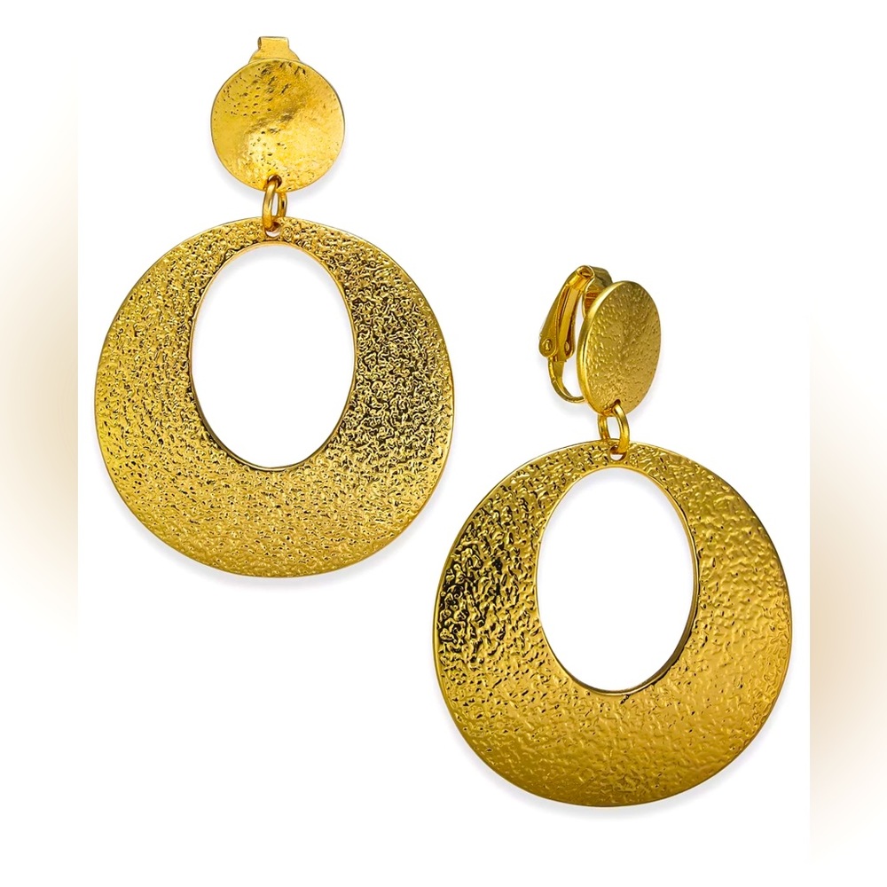 Set in Gold tone metal, approx. drop is 2 1/4”, clip on closure